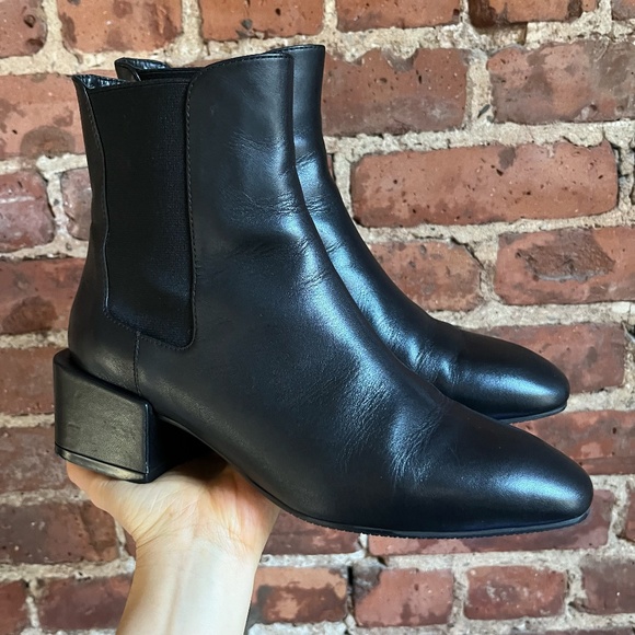 Stuart Weitzman Accordion Chelsea Boots size 6 - Picture 2 of 10